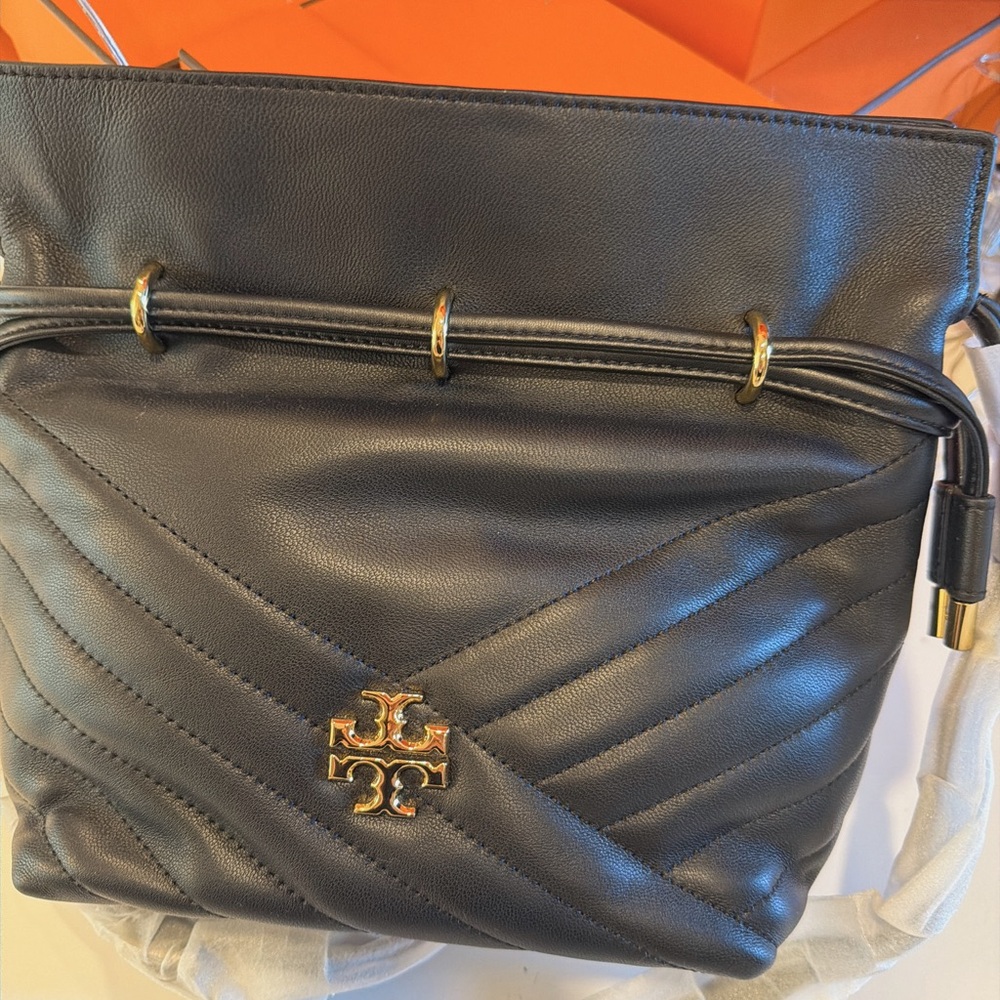 Tory Burch Black and Gold Leather Bag - Picture 2 of 6